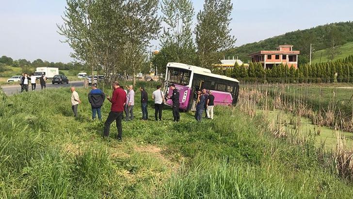 Kamyon, özel halk otobüsüne çarptı: 9 yaralı