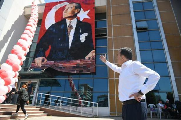 Bin çocuğun fırçasından bin parçalık Atatürk portresi