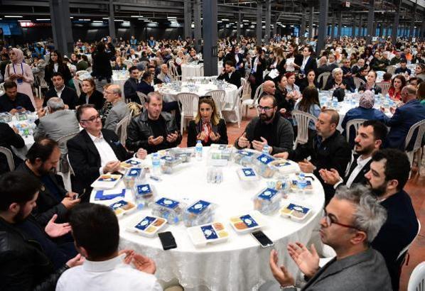 Kadir Gecesi’nde ‘7’nci Geleneksel Beylikdüzü Hayırlı İftarlar Sofrası’ kuruldu