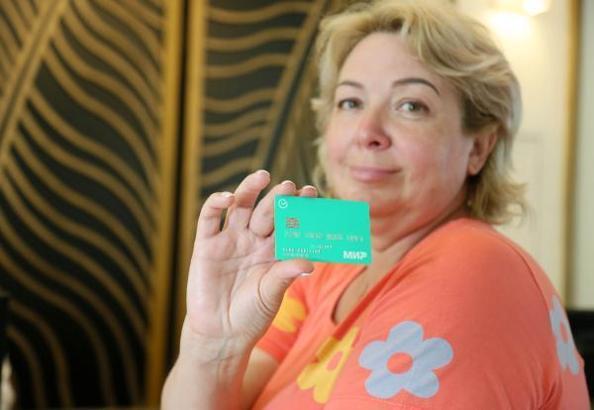 Rus turistler Antalya'da Mir kart kullanıyor