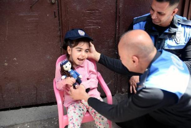 ALS hastası Merve'yi, terapiye polis götürdü