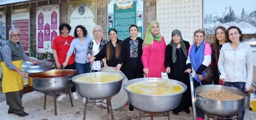 Kadınlardan iftar sofrası