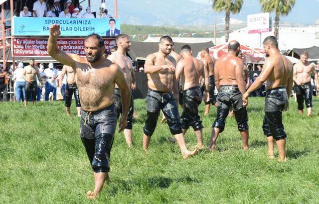 Kumluca'da yağlı güreş heyecanı