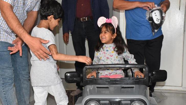 Almanya'dan gelen bayram hediyesi, hasta kardeşlerin yüzünü güldürdü