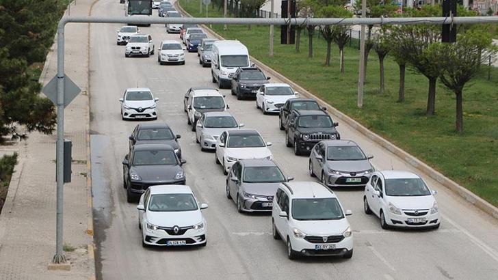 Afyonkarahisar- Antalya yolunda 'bayram' yoğunluğu