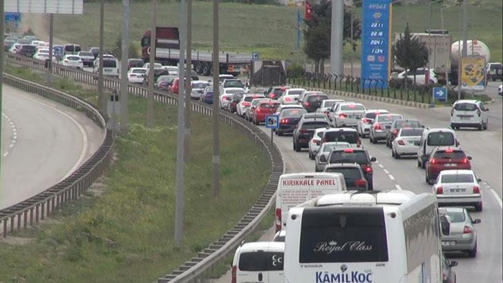 43 ilin geçiş noktası Kırıkkale'de 'bayram' trafiği