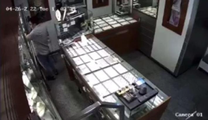 Tuzla'daki kuyumcu soygunu dehşeti kamerada
