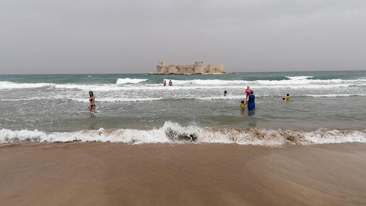 Yerli ve yabancı turistlerin Ramazan Bayramı'nda Kız Kalesi ilgisi
