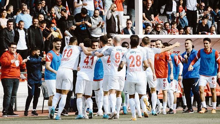 Ümraniyespor, Süper Lig’e yükselmeyi garantiledi