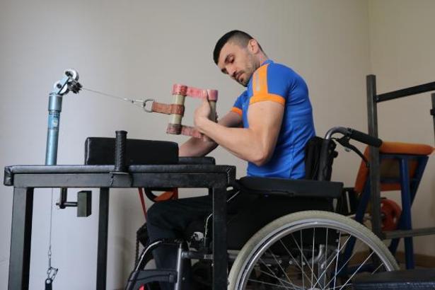 Bilek güreşinde hedefi Dünya Şampiyonluğu