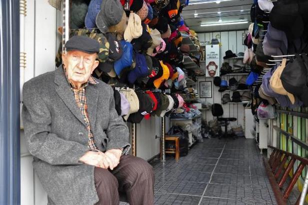 'Şapkacı Fethi', 87 yaşında şapka dikiyor