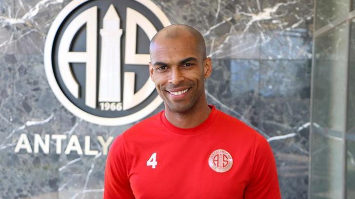 Antalyasporlu Naldo: Nuri Şahin istikrarını sürdürürse çok başarılı olacak