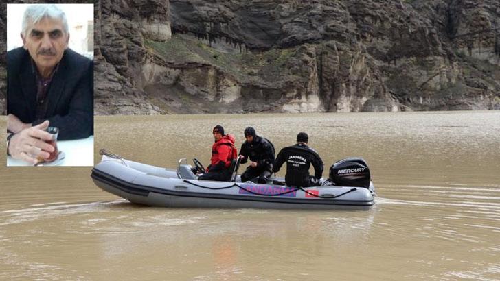 Anne ve kızının öldüğü kazada çayda kaybolan baba için Van'dan bot getirildi
