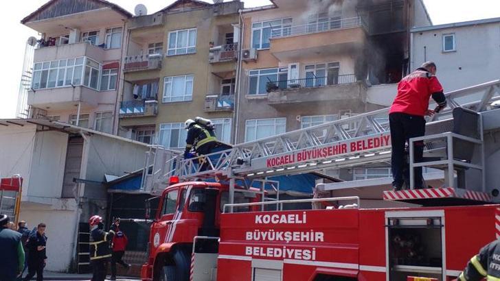 Kocaeli'de 5 katlı binada yangın