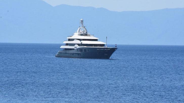 Rus milyarderin yatı 'Titan', Bodrum'a demir attı