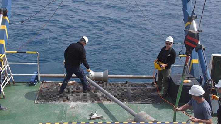 TÜBİTAK MAM Gemisi Kuşadası Körfezi'ni kesen tüm fayları görüntüleyip, 1000 km'lik veri topladı