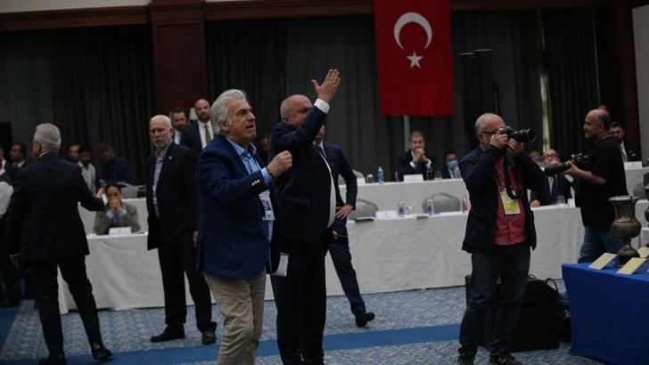 Fenerbahçe Kulübü Yüksek Divan Kurulu toplantısında gerginlik