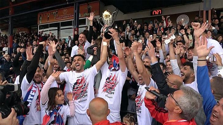 Düzcespor, şampiyon olarak 2'nci Lig'e yükseldi