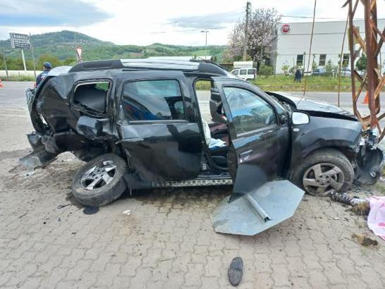Yola kontrolsüz çıkan otomobil kazaya neden oldu: 1 ölü, 2 yaralı