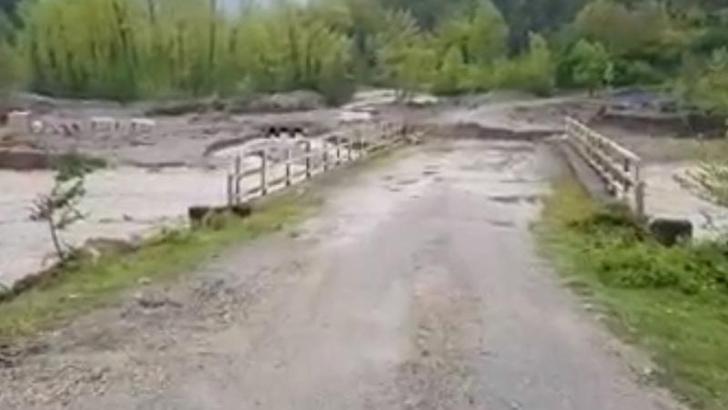 Kastamonu'da sağanak ve eriyen karlar çayı taşırdı; selde 6 köprü yıkıldı