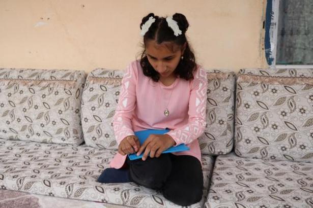 Servis verilmediği için eğitimine devam edemeyen Zeynep, okula gitmek istiyor