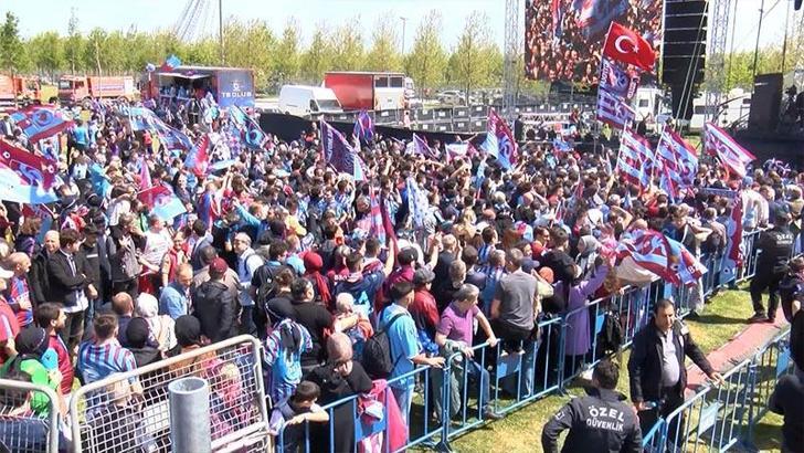 Trabzonspor taraftarından Yenikapı'da şampiyonluk kutlaması