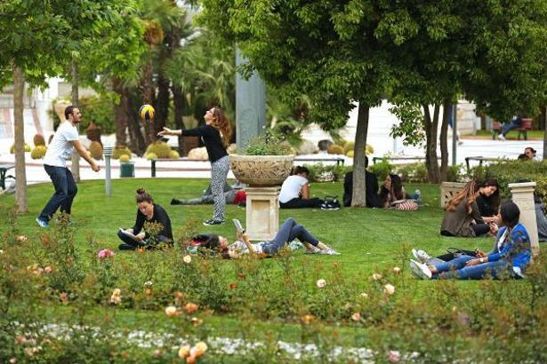 Yaşar Üniversitesi'nden lise öğrencilerine yaz okuluyla üniversite deneyim yaşatacak
