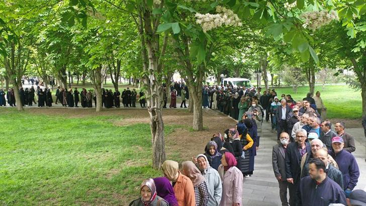 Kayseri’de domates fidesi kuyruğu