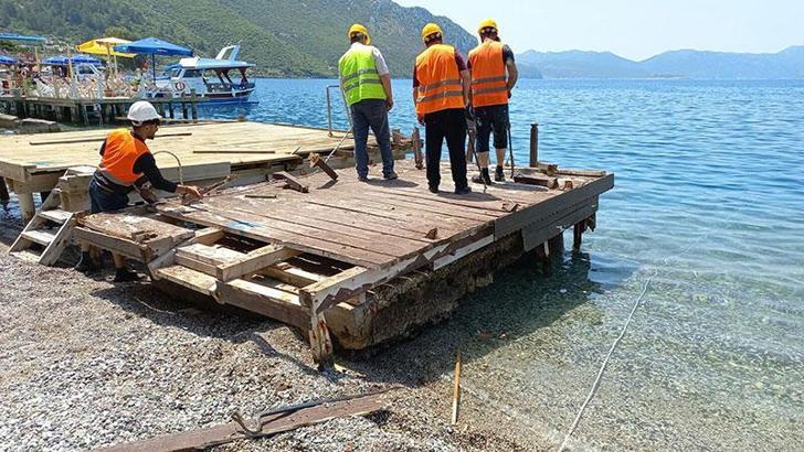 Marmaris'te kaçak iskelelerin yıkımına başlandı
