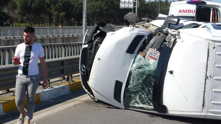 Tur minibüsü devrildi; 9 turist yaralı