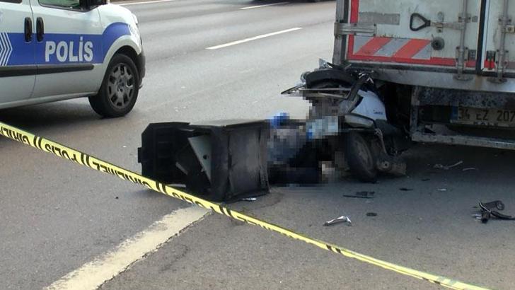 Pendik'te emniyet şeridindeki kamyonete çarpan motosikletli öldü