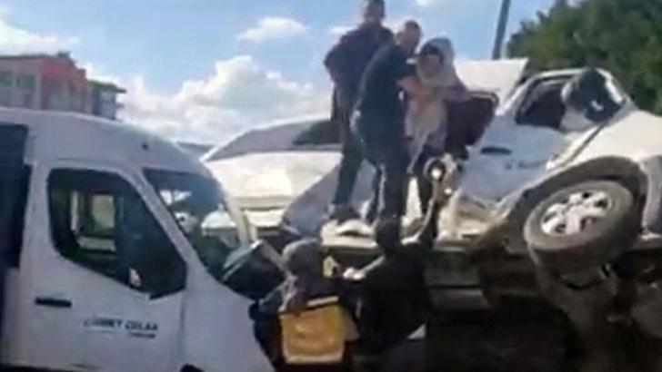 Konya'da iki okul servisi çarpıştı: 9'u öğrenci 14 yaralı