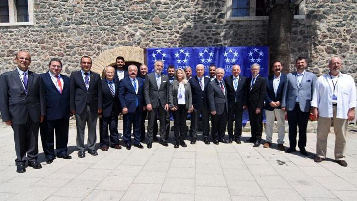 İZVAK mali genel kurulu yaptı