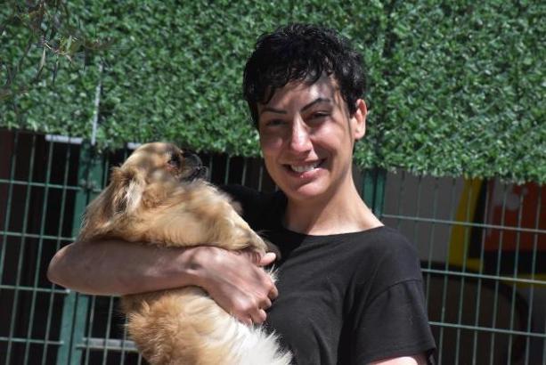 Can Bonomo'nun ablası, çiftliğinde 165 köpek ve 5 kedi ile yaşıyor