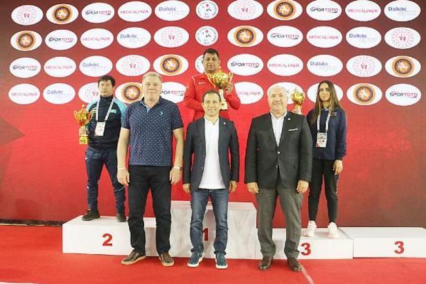 U17 Kadın Güreş Milli Takımı, Uluslararası Zafer Kupası'nda şampiyon oldu