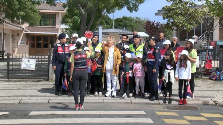 Emel Sayın yayalar için güvenli trafik etkinliğine katıldı