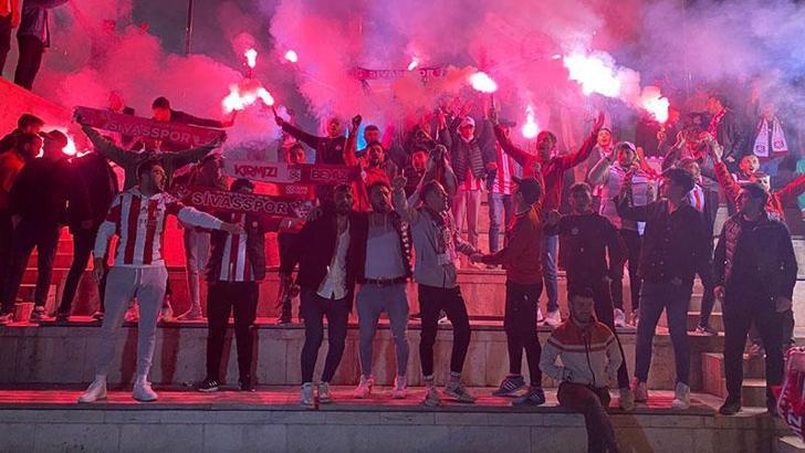 Sivassporlu taraftarların kentte final coşkusu