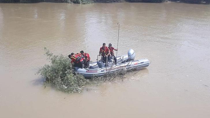 Ferhat, serinlemek için girdiği nehirde kayboldu