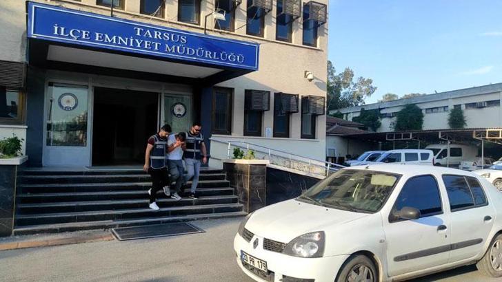 Gündüz vakti yolda yürüyen kadının boynundaki altın kolyeyi kapıp, kaçtı