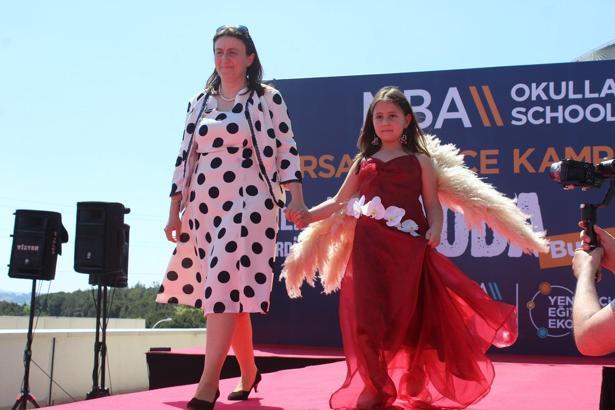 Eski kıyafetlerle sürdürülebilir modaya hayat verdiler