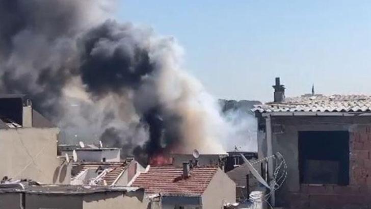 BaÄŸcılar'da çatı yangını