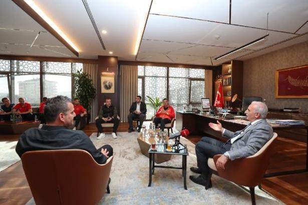 Tarihinde ilk kez Süper Lig'e çıkan Ümraniyespor’u Başkan İsmet Yıldırım ağırladı