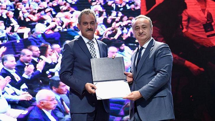 Bakan Özer, Dijital Obezite temalı 5’inci Uluslararası Eğitim Forumu'na katıldı