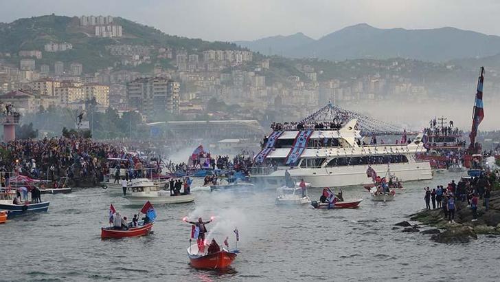 Trabzonspor’un şampiyonluk kutlaması Karadeniz’de başladı