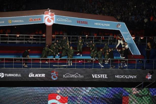 Şampiyon Trabzonspor kupasına kavuştu