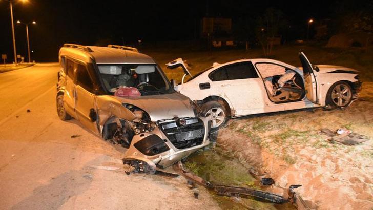 Edirne'de ticari araç otomobille çarpıştı: 4 yaralı