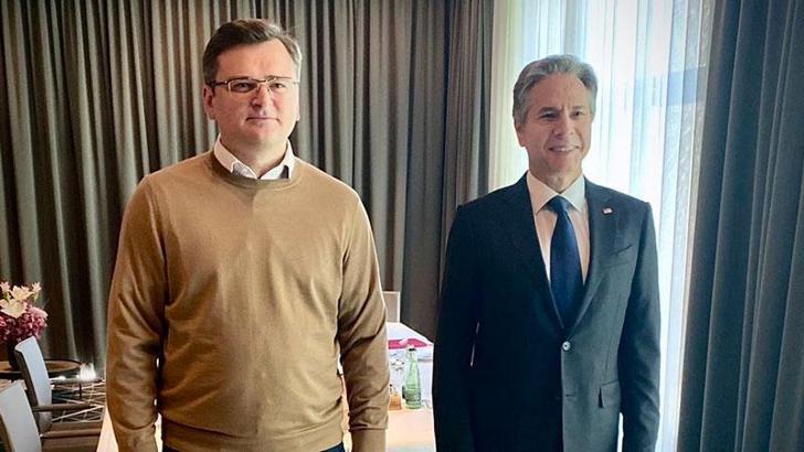 Ukrayna Dışişleri Bakanı Kuleba, Berlin’de ABD’li mevkidaşı ile görüştü
