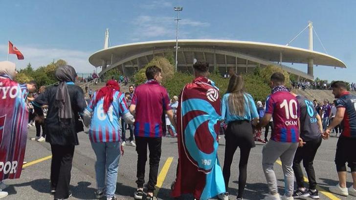 Trabzonspor taraftarı, Atatürk Olimpiyat Stadyumu’nda coşkuyla maçı bekliyor
