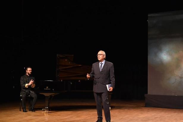 Ataol Behramoğlu’nun 80’inci yaşı Beşiktaş’ta kutlandı