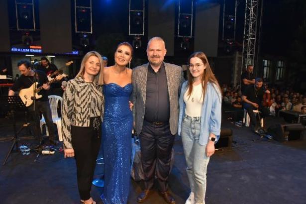 Emiralem Çilek Festivali'nde ikinci gün coşkusu